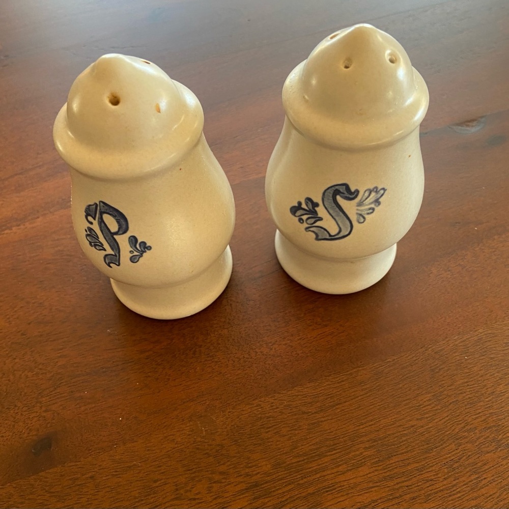 Pfaltzgraff Salt and Pepper Set